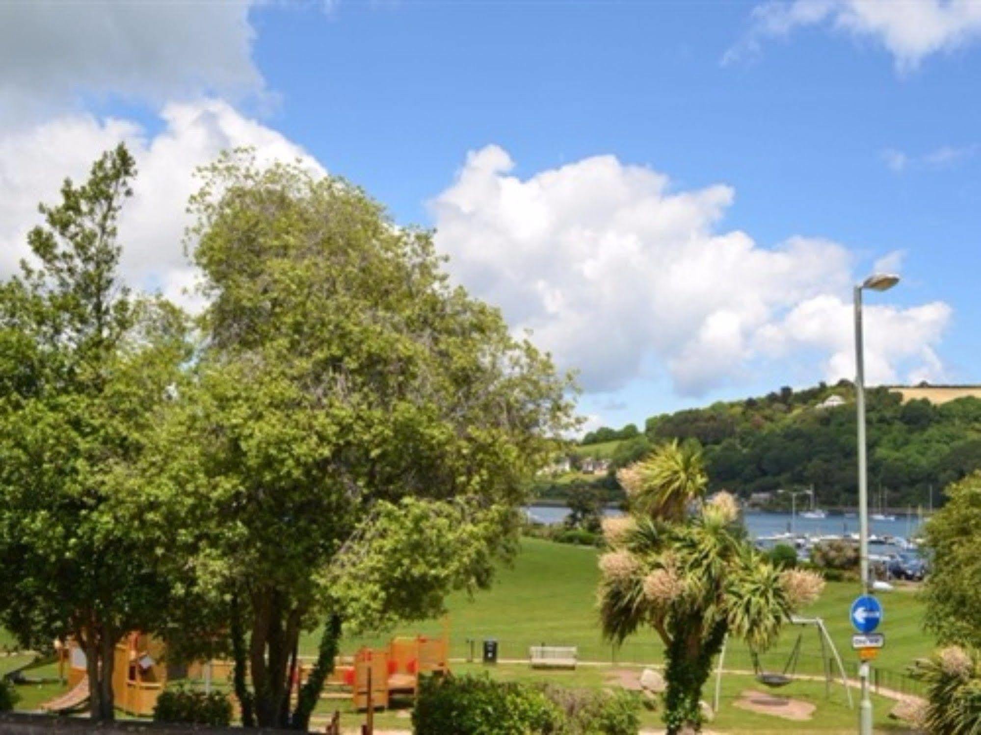 The Ship In Dock Inn Dartmouth Esterno foto